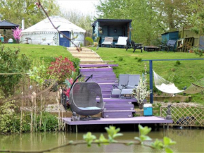 Bluebell Yurt with Private Hot Tub and fishing